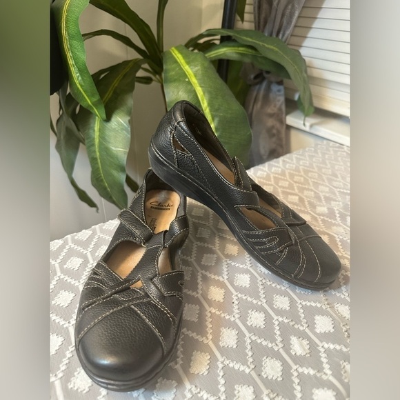 Clark’s Soft Cushion Leather Mary Janes Women’s Size 7.5 - Picture 5 of 11
